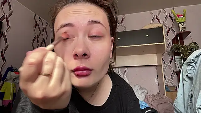 Snapshot of chatting on 04/15/26, 12:01 online show from 04/15/26, 12:01