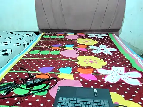 Junior bebe online show from 04/11/26, 02:43