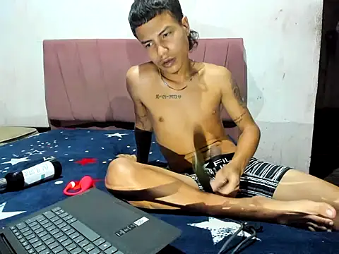 Junior bebe online show from 04/16/26, 12:44