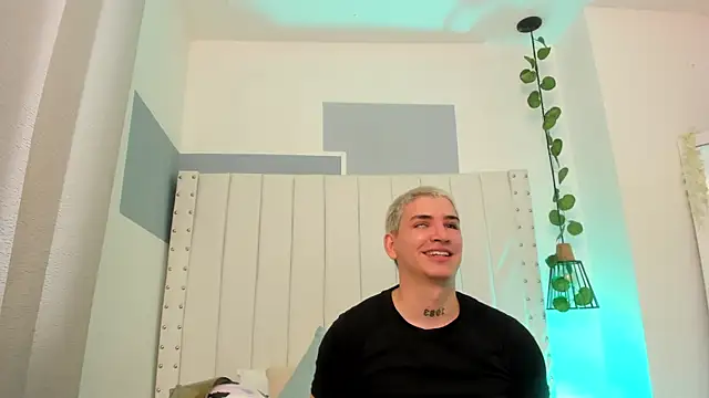 sebas and vanessa online show from 04/09/26, 07:52