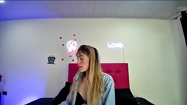 Snapshot of Lorena_sweet33 chatting on 04/10/26, 02:44 Lorena sweet33 online show from 04/10/26, 02:44