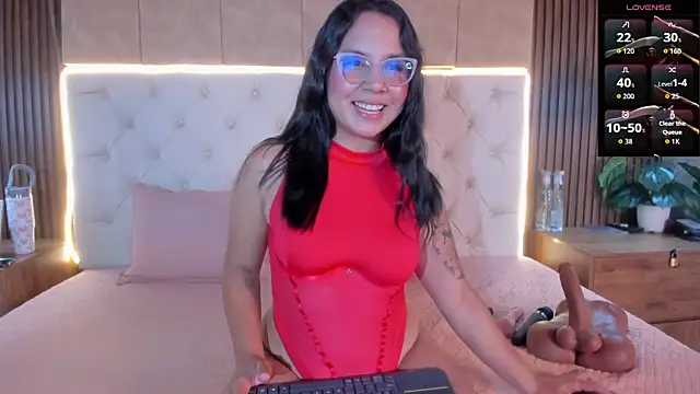 Amelia Rossetti online show from 05/30/26, 11:29