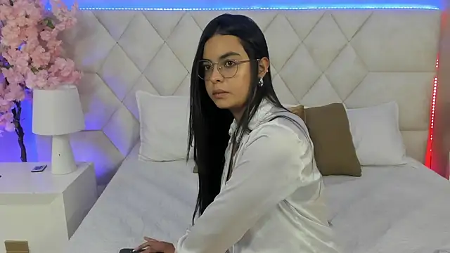 Snapshot of Gia__evanss chatting on 04/11/26, 12:20 Gia evanss online show from 04/11/26, 12:20