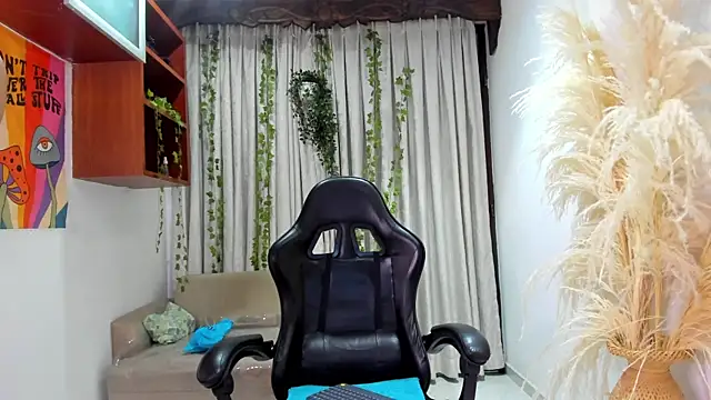 Snapshot of AngelDrake_ chatting on 04/10/26, 04:28 AngelDrake online show from 04/10/26, 04:28