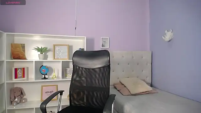 Snapshot of velveth_noir chatting on 04/14/26, 01:50 velveth noir online show from 04/14/26, 01:50