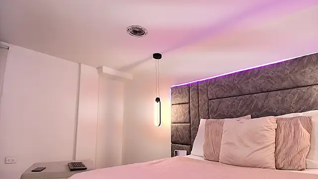 dhalia lux  online show from 06/25/26, 11:09