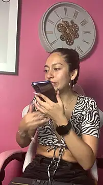 DulceLatinaxo online show from 07/01/26, 07:13