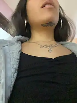DulceLatinaxo online show from 07/04/26, 07:09