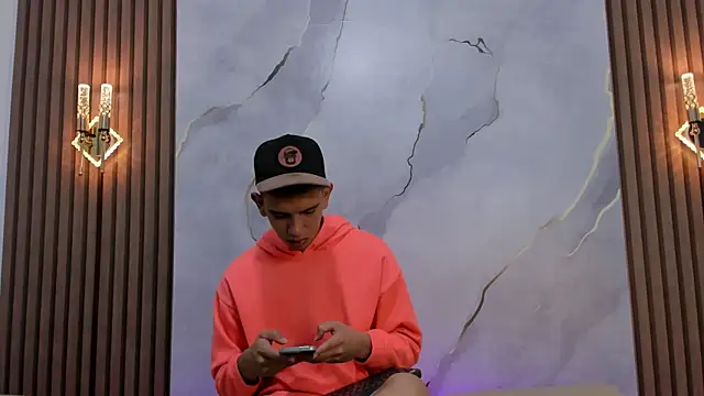 Ethanhot os online show from 04/08/26, 06:52