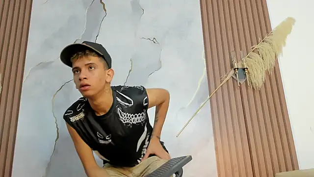 Ethanhot os online show from 04/14/26, 05:41