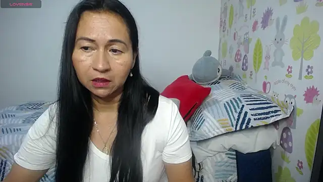 Snapshot of Tyna_b chatting on 06/19/26, 05:12 Tyna b online show from 06/19/26, 05:12