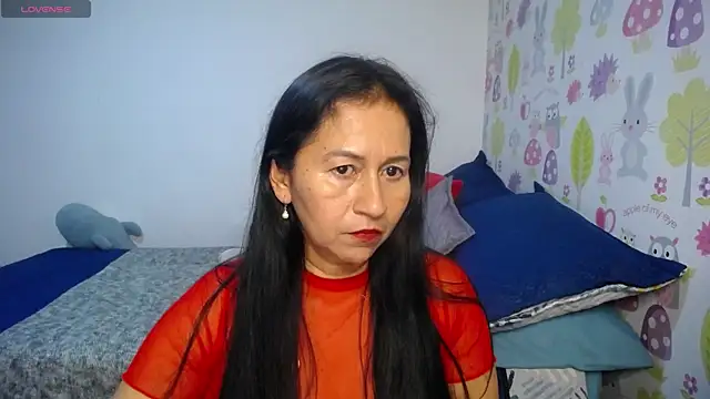 Snapshot of Tyna_b chatting on 06/30/26, 01:39 Tyna b online show from 06/30/26, 01:39