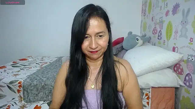 Snapshot of Tyna_b chatting on 07/06/26, 10:23 Tyna b online show from 07/06/26, 10:23