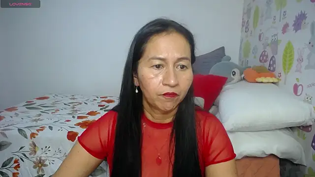 Snapshot of Tyna_b chatting on 07/14/26, 06:18 Tyna b online show from 07/14/26, 06:18