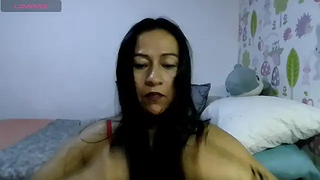 Snapshot of Tyna_b chatting on 07/27/26, 04:08 Tyna b online show from 07/27/26, 04:08