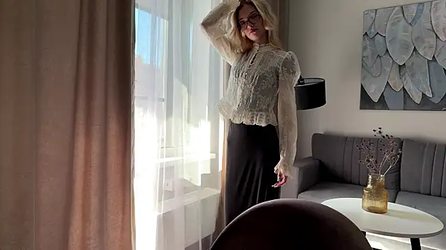 Snapshot of EvelineMolima chatting on 04/11/26, 12:09 EvelineMolima online show from 04/11/26, 12:09