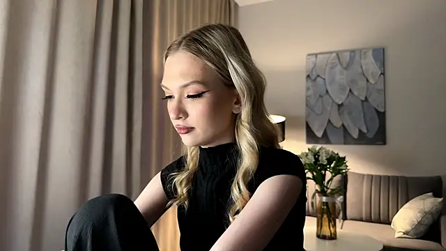 Snapshot of EvelineMolima chatting on 04/13/26, 05:07 EvelineMolima online show from 04/13/26, 05:07