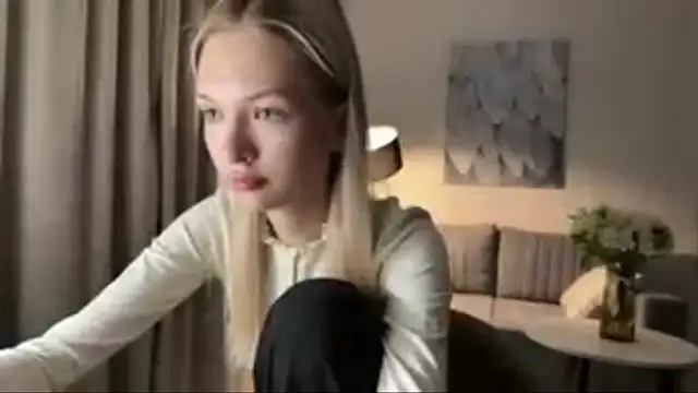 Snapshot of EvelineMolima chatting on 04/16/26, 06:09 EvelineMolima online show from 04/16/26, 06:09