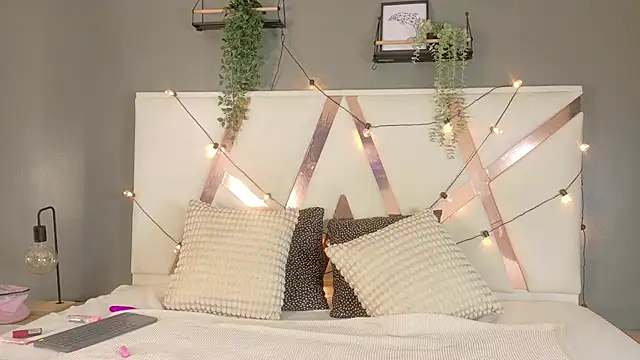 Snapshot of AriannaLux__ chatting on 04/09/26, 07:52 AriannaLux online show from 04/09/26, 07:52