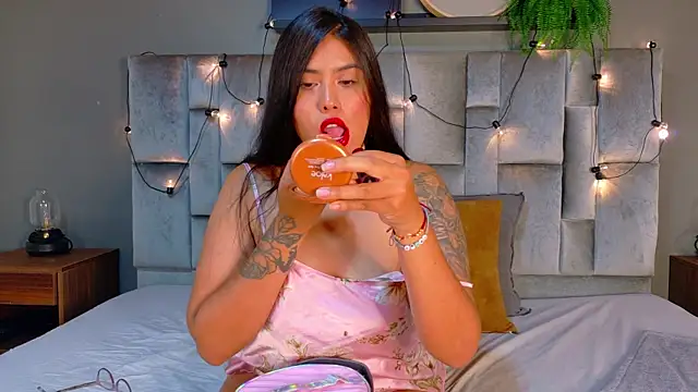 Snapshot of AriannaLux__ chatting on 04/11/26, 07:40 AriannaLux online show from 04/11/26, 07:40