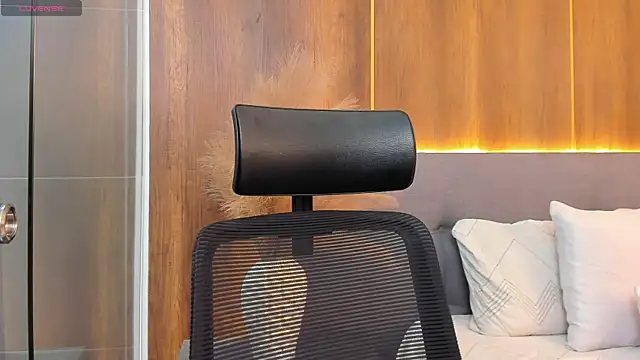 Snapshot of _Megan_Angel_ chatting on 04/16/26, 03:24 Megan Angel online show from 04/16/26, 03:24