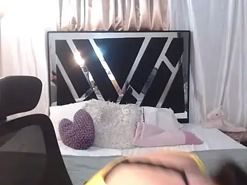 bella gonvill online show from 06/18/26, 01:06