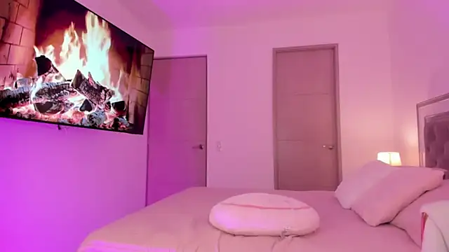 Snapshot of im_amberr chatting on 04/11/26, 12:04 im amberr online show from 04/11/26, 12:04