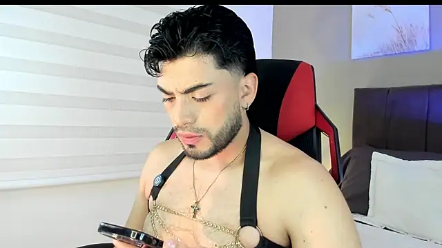 Snapshot of Alexander_Diazz chatting on 04/08/26, 01:00 Alexander Diazz online show from 04/08/26, 01:00