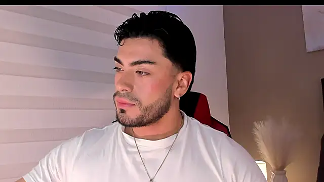 Snapshot of Alexander_Diazz chatting on 04/16/26, 01:12 Alexander Diazz online show from 04/16/26, 01:12