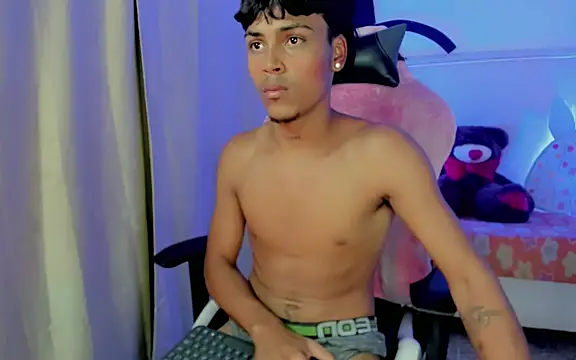 Snapshot of Angel_foxc_ chatting on 04/13/26, 03:45 Angel foxc online show from 04/13/26, 03:45