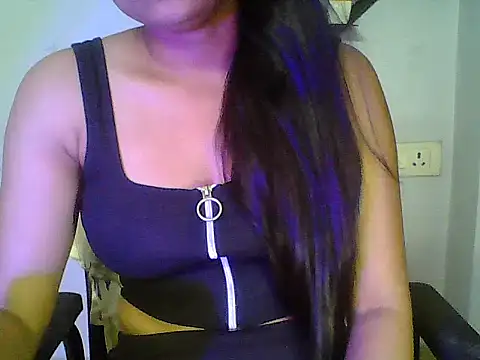 Snapshot of Saxy_Mony002 chatting on 06/18/26, 04:24 Saxy Mony002 online show from 06/18/26, 04:24