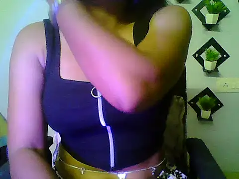 Snapshot of Saxy_Mony002 chatting on 06/23/26, 03:43 Saxy Mony002 online show from 06/23/26, 03:43