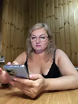 White-Chocolatte online show from 05/19/26, 04:02