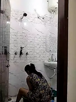 Love-Birdss online show from 04/15/26, 09:27