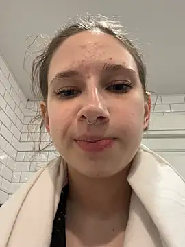 Snapshot of michelle_lovique chatting on 04/15/26, 07:04 michelle lovique online show from 04/15/26, 07:04