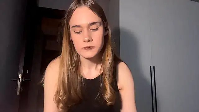 SharellFraleigh online show from 04/13/26, 12:21