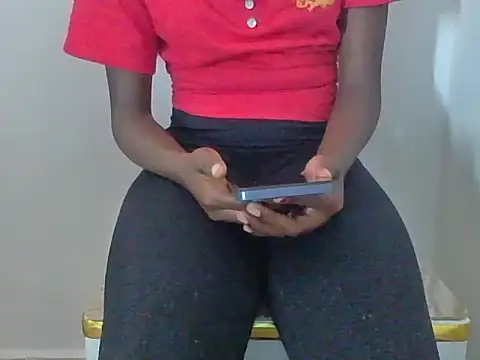 Snapshot of Momoe02 chatting on 04/12/26, 10:42 Momoe02 online show from 04/12/26, 10:42