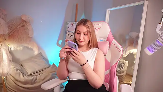 Emilicious online show from 04/16/26, 05:30