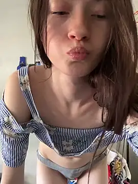 Munchkinbaby72318 online show from 04/17/26, 06:22