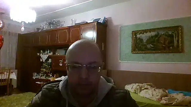 Snapshot of Luceriusbigass chatting on 02/14/25, 03:58 Luceriusbigass online show from 02/14/25, 03:58