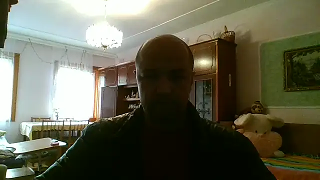 Snapshot of Luceriusbigass chatting on 10/18/25, 01:12 Luceriusbigass online show from 10/18/25, 01:12