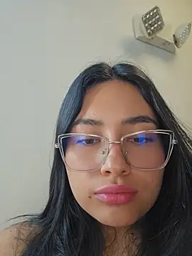 Snapshot of VioletRousee chatting on 06/22/26, 04:15 VioletRousee online show from 06/22/26, 04:15