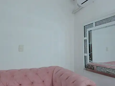 Snapshot of Saarahfoxx chatting on 04/15/26, 12:34 Saarahfoxx online show from 04/15/26, 12:34