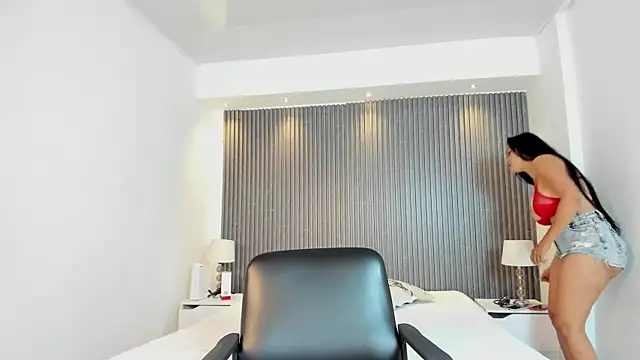 Snapshot of gaialewis chatting on 04/12/26, 12:43 gaialewis online show from 04/12/26, 12:43