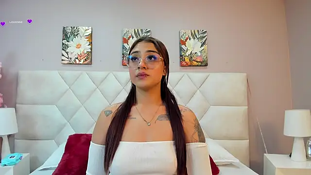 Victoria  lee online show from 05/19/26, 04:30