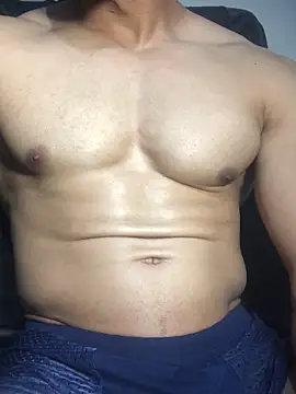 Snapshot of guh2026 chatting on 04/15/26, 01:12 guh2026 online show from 04/15/26, 01:12