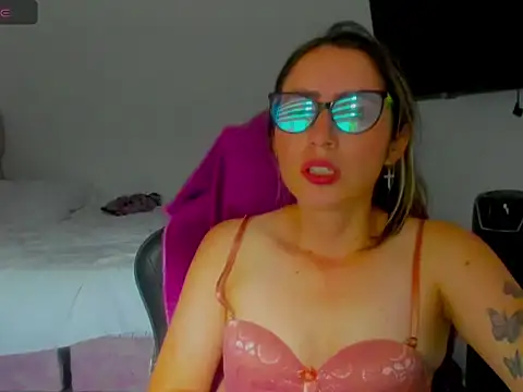 Snapshot of BellaTxM_ chatting on 04/10/26, 10:14 BellaTxM online show from 04/10/26, 10:14