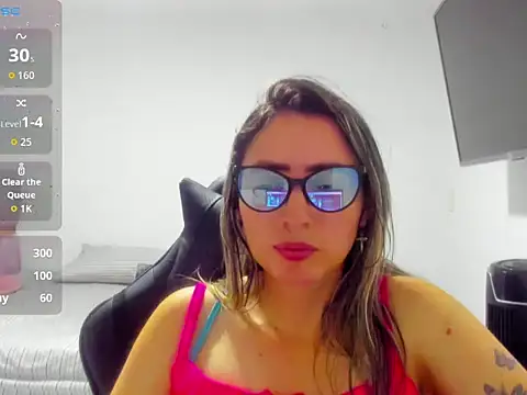 Snapshot of BellaTxM_ chatting on 04/13/26, 01:00 BellaTxM online show from 04/13/26, 01:00