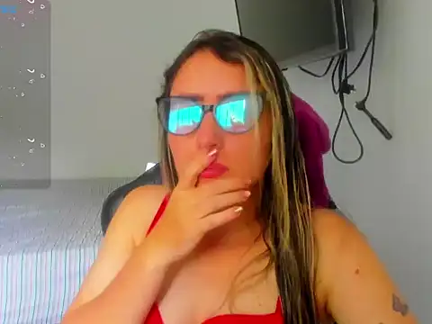 Snapshot of BellaTxM_ chatting on 04/14/26, 07:42 BellaTxM online show from 04/14/26, 07:42