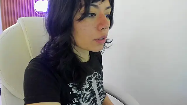 Snapshot of ghostmila chatting on 04/13/26, 04:12 ghostmila online show from 04/13/26, 04:12